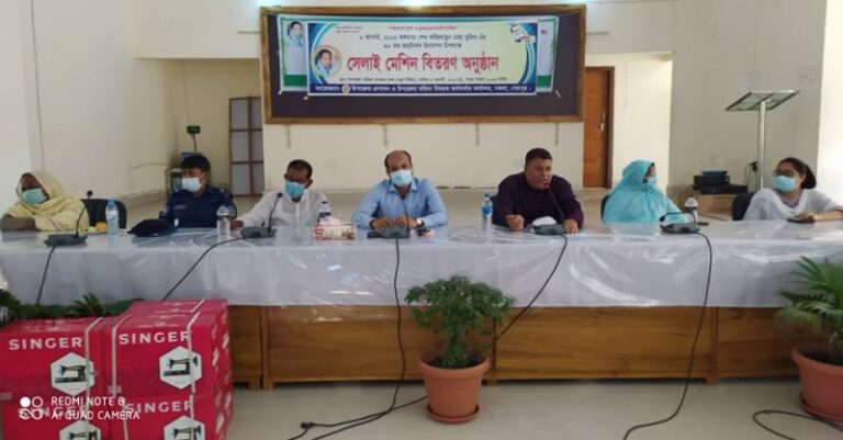 বঙ্গমাতা শেখ ফজিলাতুন নেছা মুজিব এঁর জন্মদিবস উপলক্ষে সেলাই মেশিন বিতরণ