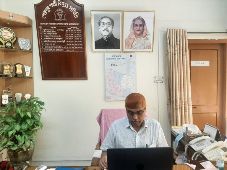 শেরপুরে ভিডিওকলের মাধ্যমে পল্লী বিদ্যুতের নতুন সংযোগ চালু 