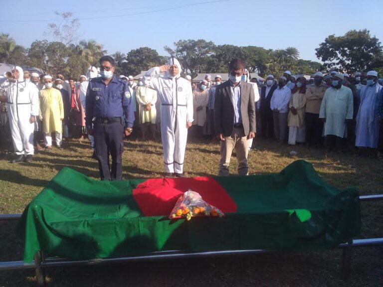 ঝিনা্ইগাতীতে রাষ্ট্রীয় মর্যাদায় মুক্তিযোদ্ধার দাফন 