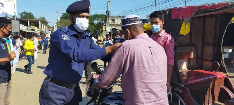  ঝিনাইগাতীতে করোনার দ্বিতীয় ধাপে বিনামূল্যে মাস্ক বিতরণ