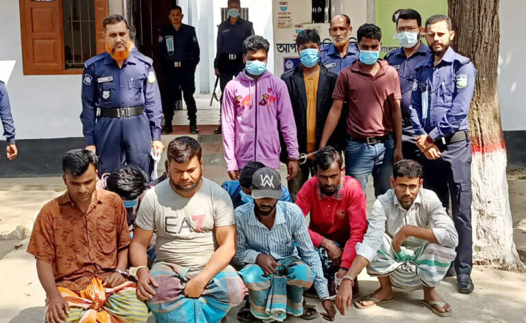 নকলায় ১১ জুয়াড়ী গ্রেফতার