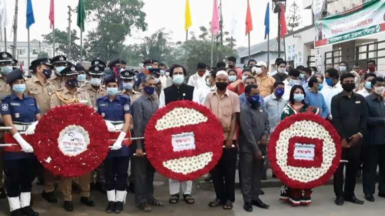 শেরপুরে মহান স্বাধীনতা দিবসে পূষ্পস্তবক অর্পন