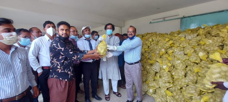 শেরপুরের আলু যাচ্ছে মালয়েশিয়া ও শ্রীলঙ্কায়। আলু রপ্তানীর উদ্বোধন করলেন হুইপ আতিক