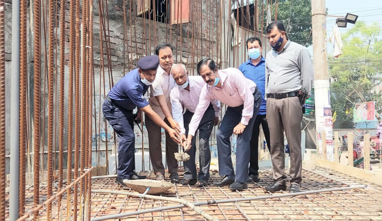 বঙ্গবন্ধু ম্যুরালের ফ্লোর ঢালাই কাজের উদ্বোধন করলেন হুইপ আতিক