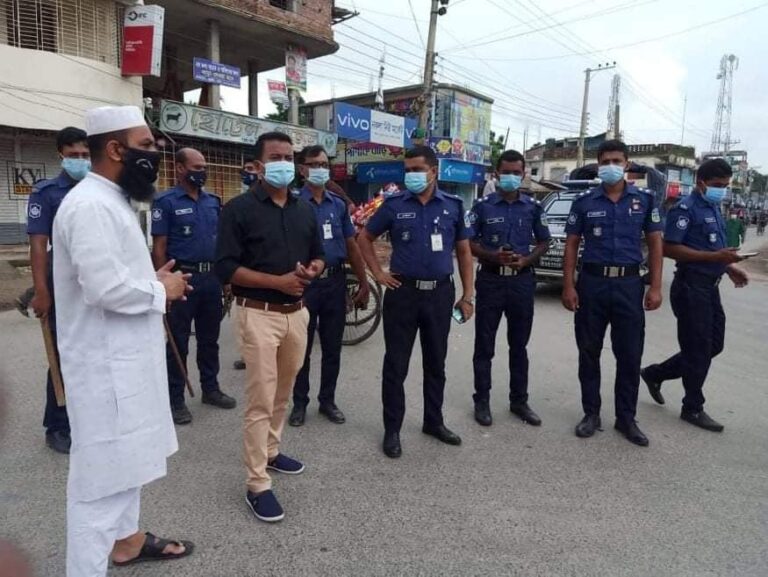 নকলায় লকডাউনে ১০ জনকে জরিমানা করেছে ভ্রাম্যমান আদালত