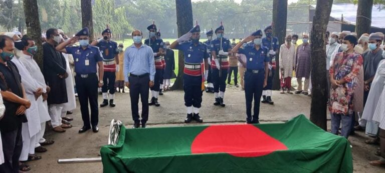 রাষ্ট্রীয় মর্যাদায় বীর মুক্তিযোদ্ধা মোস্তাফিজুর রহমানের জানাজা সম্পন্ন