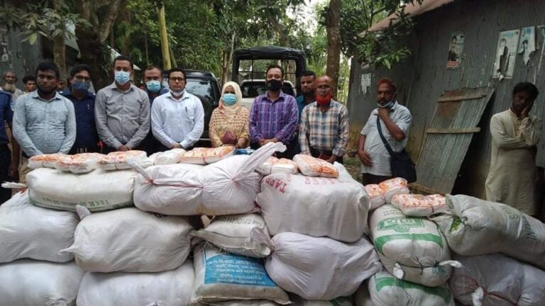 ঝিনাইগাতীতে ৮শত কেজি পলিথিন জব্দ: ব্যাবসায়ীকে জরিমানা