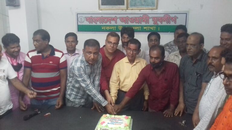 নকলায় কেক কেটে শেখ রাসেলের জন্মদিন পালন করলেন উপজেলা যুবলীগ