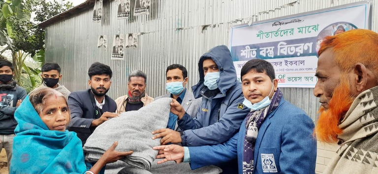 ঝিনাইগাতীতে “ভয়েস অব ঝিনাইগাতী’র উদ্যোগে দুস্থদের মাঝে কম্বল বিতরণ