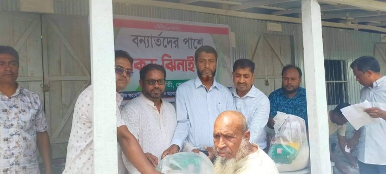 বন্যার্তদের মাঝে শিকড়- ঝিনাইগাতী’র ত্রান বিতরণ