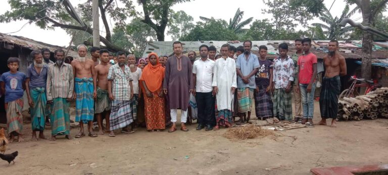আশ্রয়ণ প্রকল্পের বাসিন্দাদের খোঁজ-খবর নিলেন উপজেলা চেয়ারম্যান নাইম