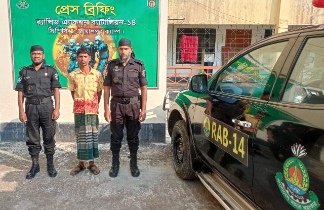 ঝিনাইগাতীতে বিদেশী মদ সহ গ্রেপ্তার-১