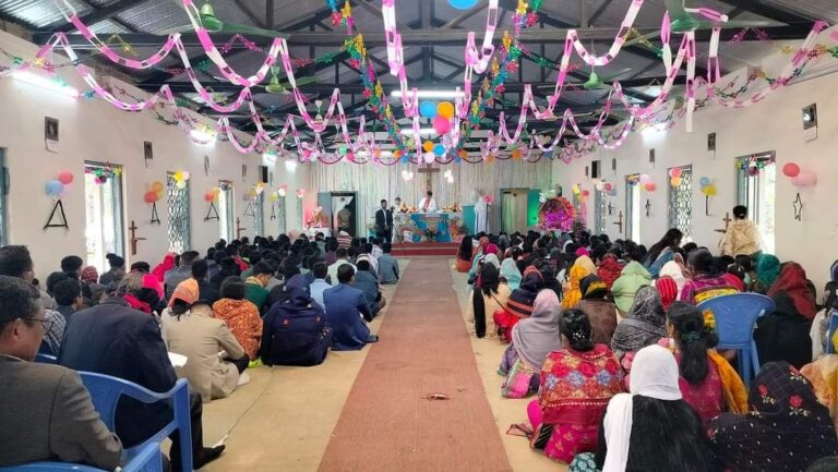 শেরপুরে যিশুর মহিমাকীর্তনের মাধ্যমে বড়দিনের আনুষ্ঠানিকতা শুরু