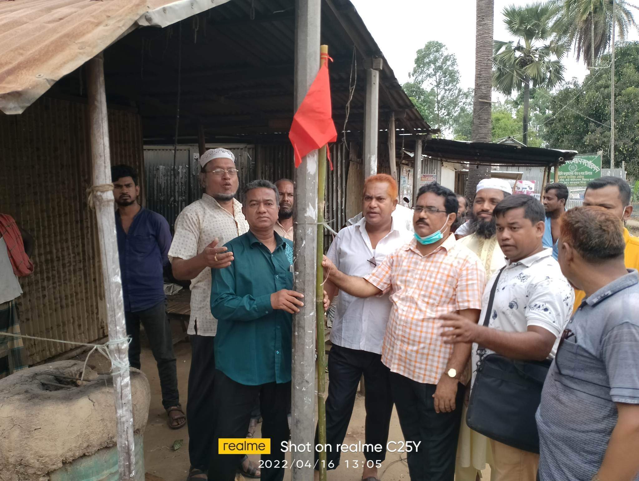 ঝিনাইগাতীতে সড়কের উপর বাজার : প্রভাবশীদের দখলে খাস জমি