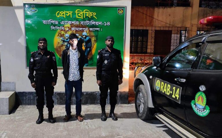 শেরপুরের নালিতাবাড়ীতে ১০২ বোতল বিদেশী মদ সহ যুবক গ্রেপ্তার