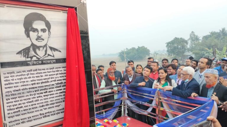 শেরপুরের ঝিনাইগাতীর ঐতিহাসিক কাটাখালীতে শহীদ মুক্তিযোদ্ধা স্মৃতিসৌধে শহীদ নাজমুলের মোরাল উন্মোচন