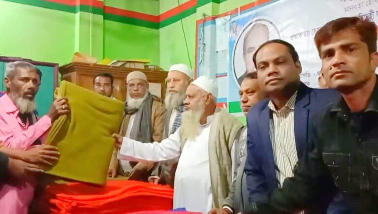 ঝিনাইগাতীতে ডাঃ সেরাজুল হক স্মৃতি সংঘের উদ্যোগে শীতার্তদের মাঝে বস্ত্র বিতরণ