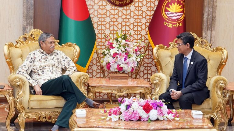 রাষ্ট্রপতির সঙ্গে মন্ত্রিপরিষদ সচিবের সাক্ষাৎ