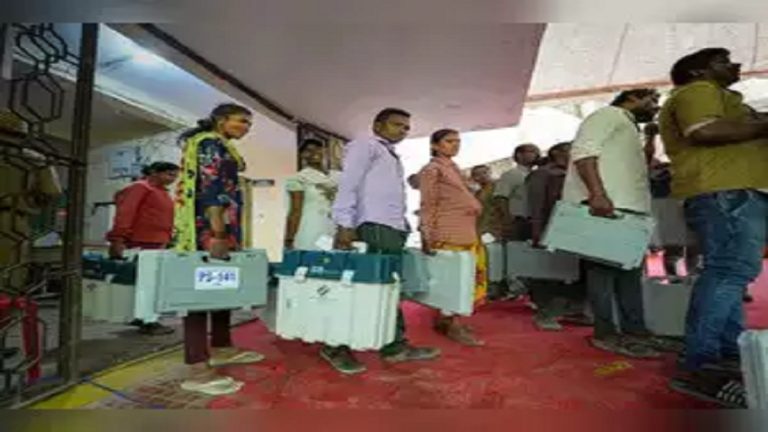 কর্ণাটকে ভোট গণনা চলছে, এগিয়ে কংগ্রেস