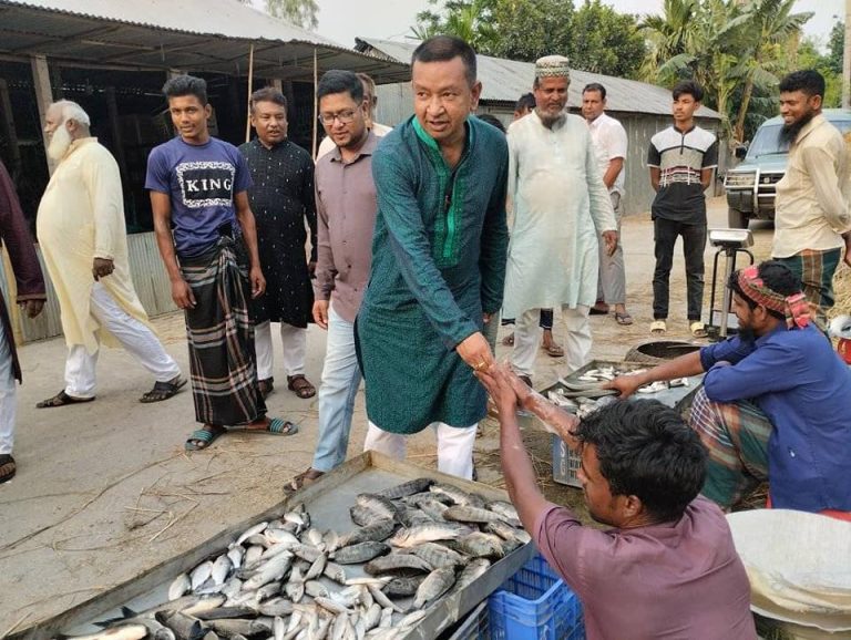 দলীয় মনোনয়ন পেতে গণসংযোগ করছেন ঝিনাইগাতী উপজেলা আওয়ামীলীগের সভাপতি