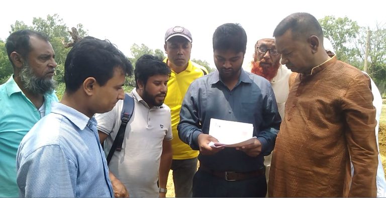 ঝিনাইগাতীতে মহারশি নদীর বেড়িবাঁধ নির্মাণে ব্যাপক অনিয়ম:পরিদর্শনে অসন্তষ্টি প্রকাশ