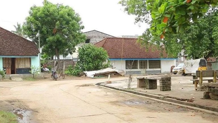 ঋতুচক্র শুরু হলে গ্রামছাড়া করা হয় যে গ্রামের নারীদের