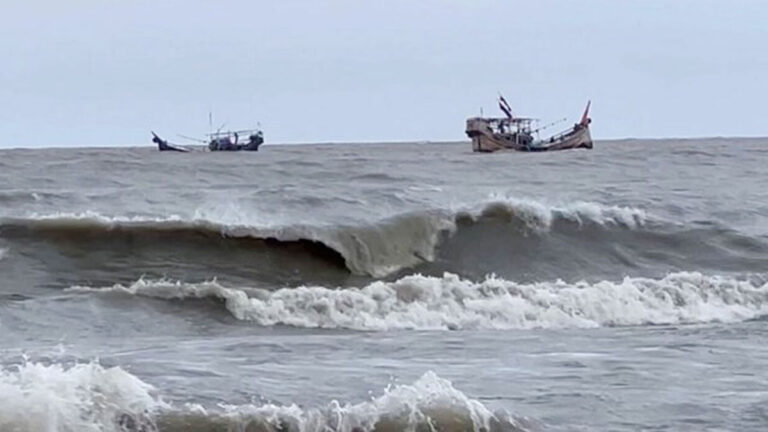 ভোলায় ট্রলারডুবি : পাঁচ জেলের মরদেহ উদ্ধার, নিখোঁজ ২