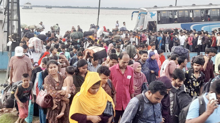 ঈদের দিন ঢাকা ছেড়েছেন ২৪ লাখ সিম ব্যবহারকারী