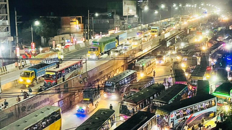চন্দ্রায় বাড়ছে চাপ, মহাসড়কের মোড়ে মোড়ে যানজট-ধীরগতি