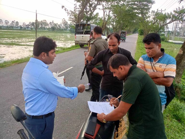 ঝিনাইগাতীতে হেলমেট না পড়ে মোটর সাইকেল চালনা করায় ভ্রাম্যমান আদালতের অর্থদন্ড