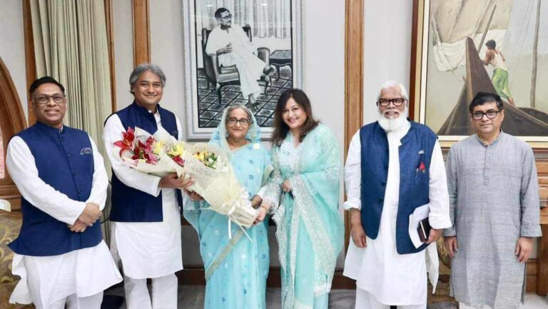প্রধানমন্ত্রীর সঙ্গে দেখা করতে স্ত্রীসহ গণভবনে আরাফাত