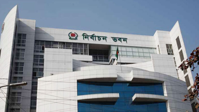 কর্মকর্তাদের নিয়ে কঠোর হচ্ছে ইসি