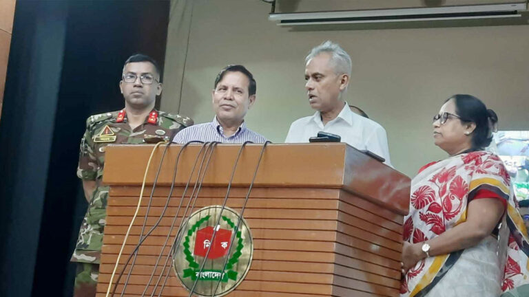 ঢাকা-১৭ আসনের উপনির্বাচনে ১২-১৪ শতাংশ ভোট পড়েছে : ইসি ঢাকা-১৭ আসনের উপনির্বাচনে ১২-১৪ শতাংশ ভোট পড়েছে : ইসি