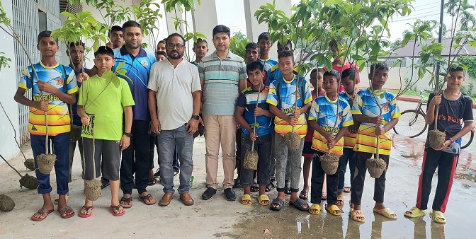 শেরপুর মানিক ফুটবল একডেমির গাছ বিতরণ