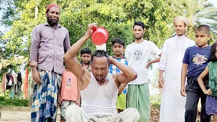 এক মণ দুধে গোসলের পর যে প্রতিজ্ঞা করলেন রাজমিস্ত্রি