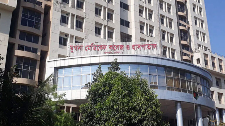 ডেঙ্গু আক্রান্ত শিশুকে ভর্তি নিয়ে হাতাহাতি, স্বজন আটক