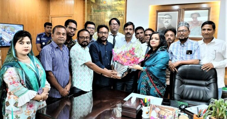 শেরপুর প্রেসক্লাবের নতুন কমিটির সাথে জেলা প্রশাসকের শুভেচ্ছা বিনিময়