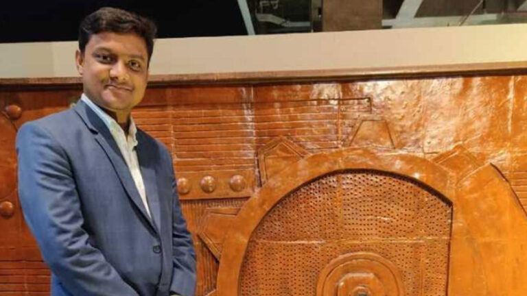 চীনে মাইক্রোসফট কোম্পানিতে চাকরি পেলেন পীরগাছার শাকিল