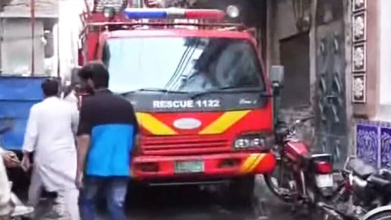 পাকিস্তানে আগুনে ৬ শিশুসহ একই পরিবারের ১০ জন নিহত