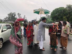 বৃষ্টিস্নাত সকালে নৌকার পক্ষে রিপনের গনসংযোগ