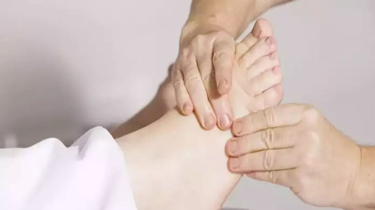 হাত-পায়ে ঝিঝি লাগে কেন?