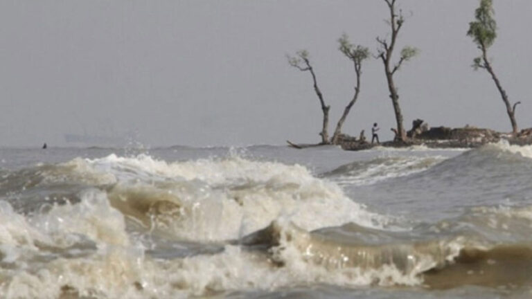 জলোচ্ছ্বাসে প্লাবিত হতে পারে উপকূলীয় জেলা