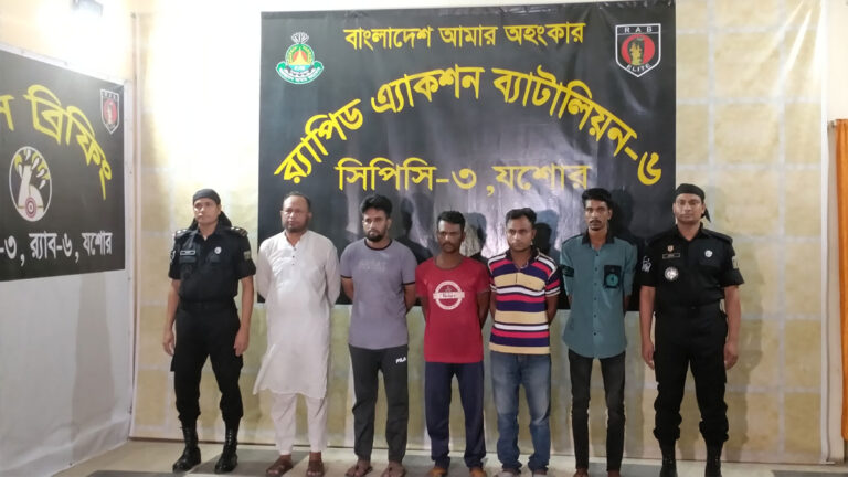যশোরে ভাইপো রাকিবসহ সাজাপ্রাপ্ত ৫ সন্ত্রাসী আটক