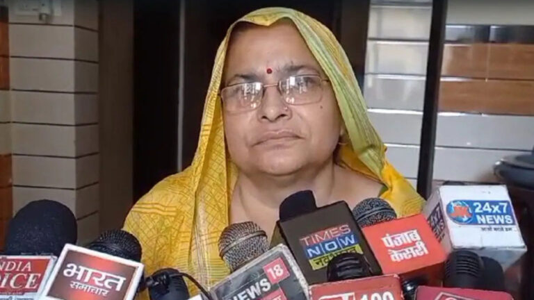 ভারতে সহপাঠীদের দিয়ে মুসলিম ছাত্রকে চড় মারালেন শিক্ষিকা