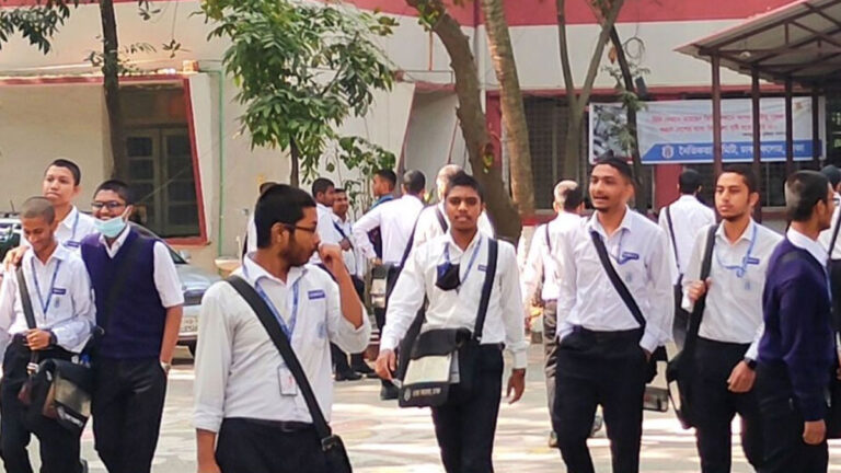 কলেজে ভর্তিতে ঘণ্টায় ১৪,৫০৬ আবেদন