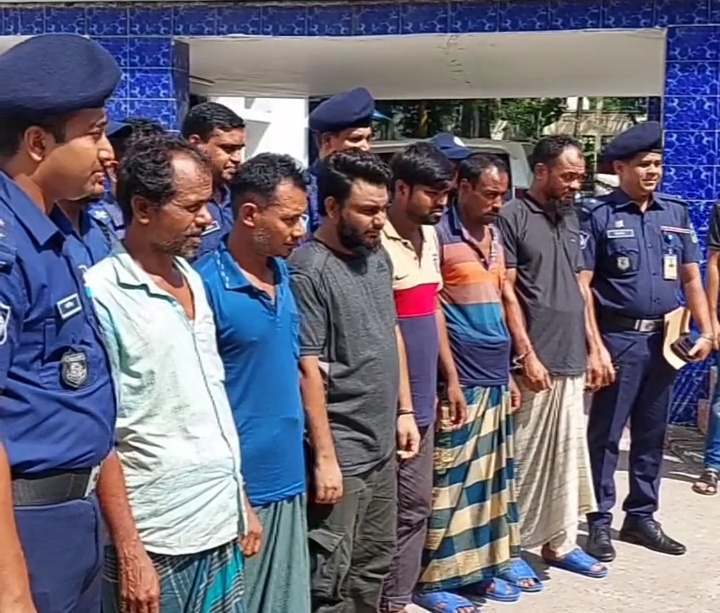 শেরপুরে কবরস্থানের  কঙ্কাল চোরচক্রের ৬ সদস্য গ্রেপ্তার