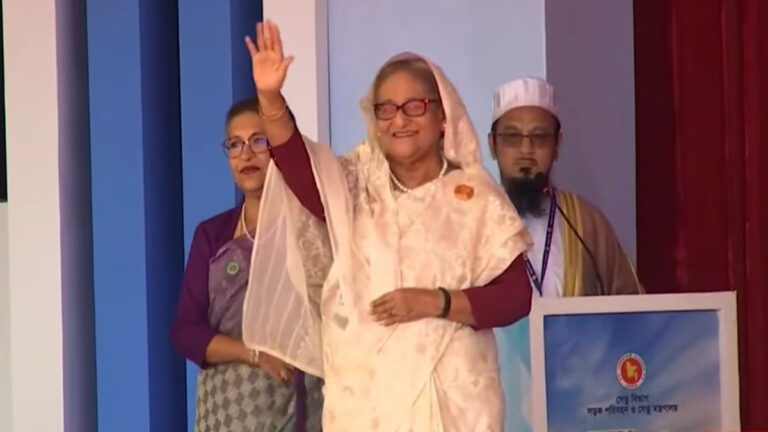 সুধী সমাবেশের মঞ্চে শেখ হাসিনা