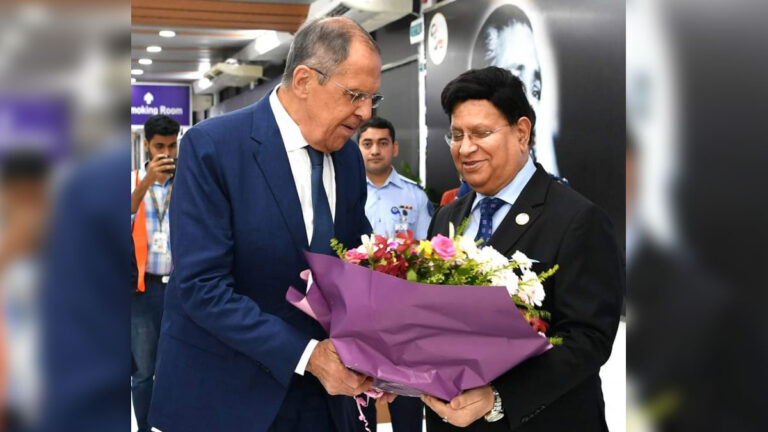 পশ্চিমা চাপের ‘প্রতিষেধক’ হবে ল্যাভরভের সফর?