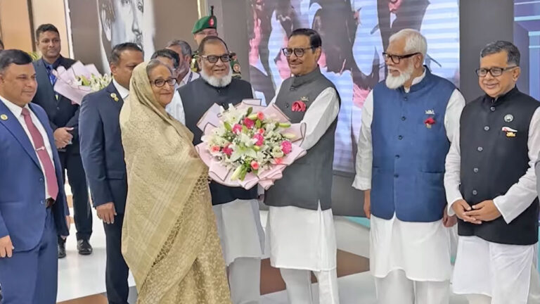 যুক্তরাষ্ট্র-যুক্তরাজ্যে ১৬ দিনের সফর শেষে ফিরেছেন প্রধানমন্ত্রী যুক্তরাষ্ট্র-যুক্তরাজ্যে ১৬ দিনের সফর শেষে ফিরেছেন প্রধানমন্ত্রী