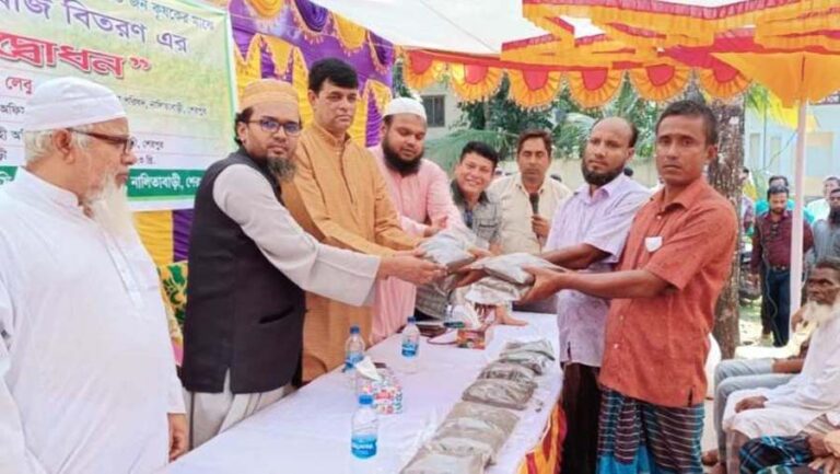 নালিতাবাড়ীতে বিনামূল্যে সরিষা বীজ বিতরণ